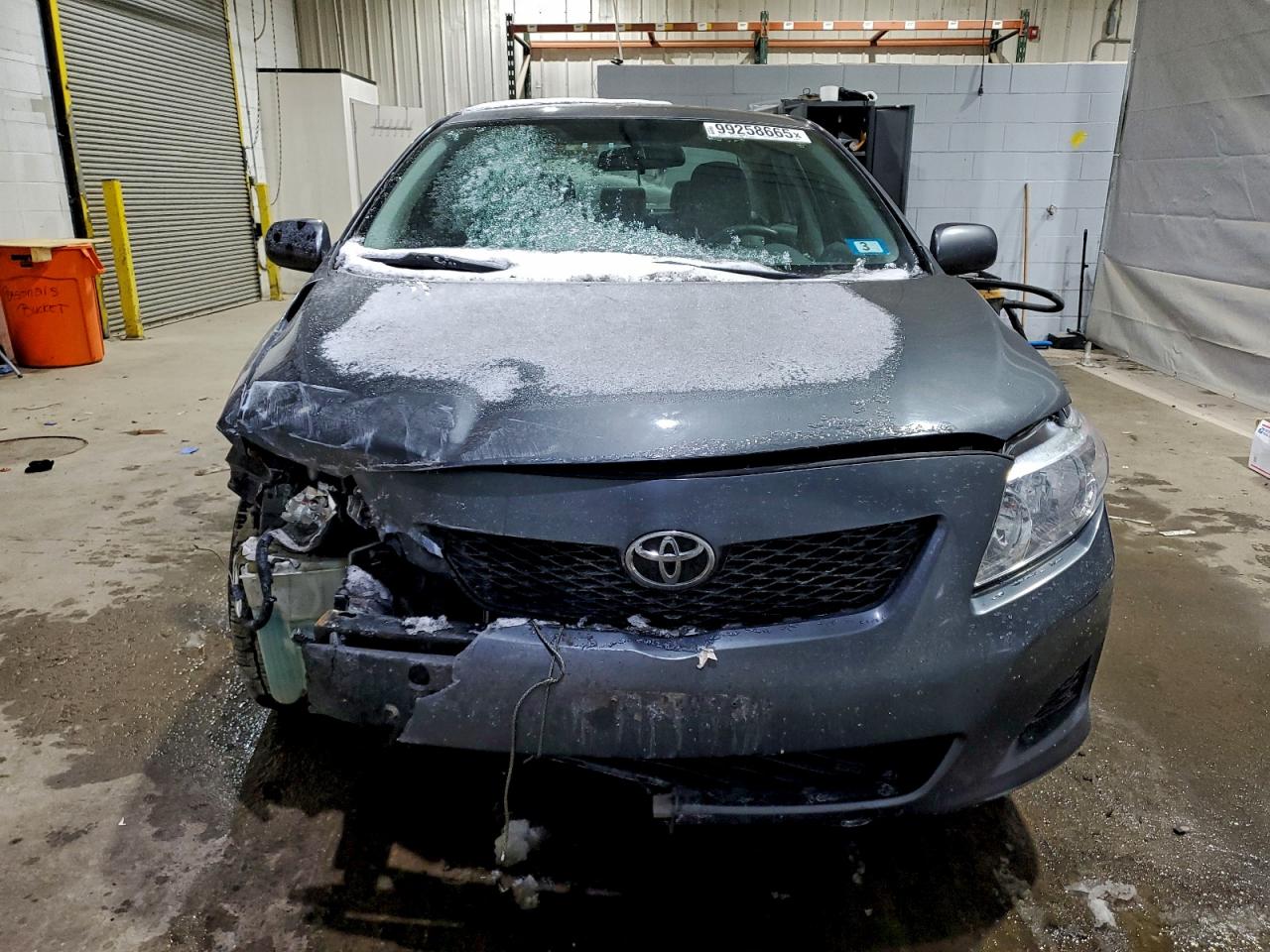 Toyota Corolla Base Image 9