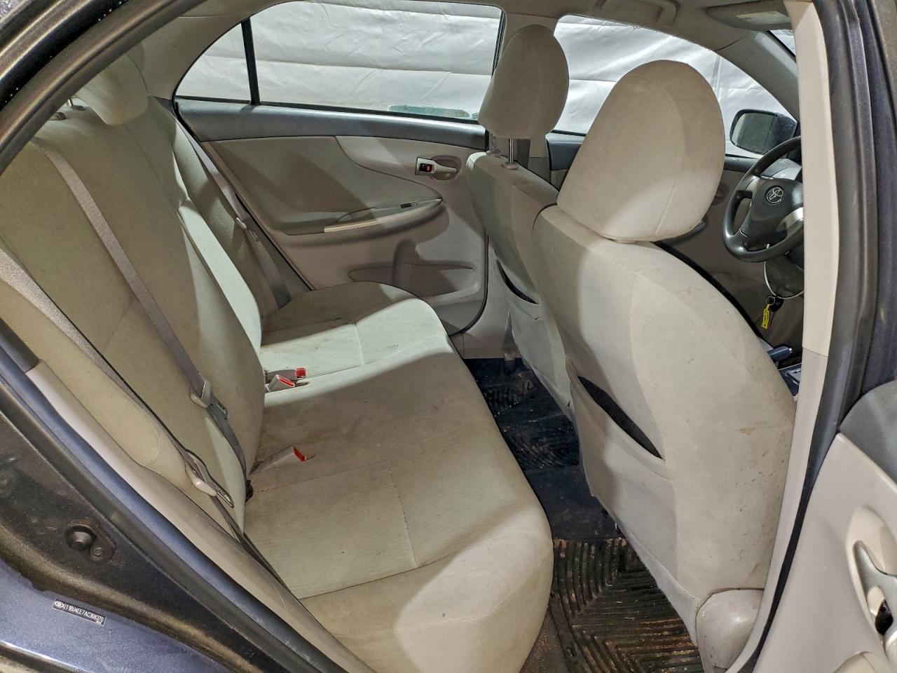 Toyota Corolla Base Image 11