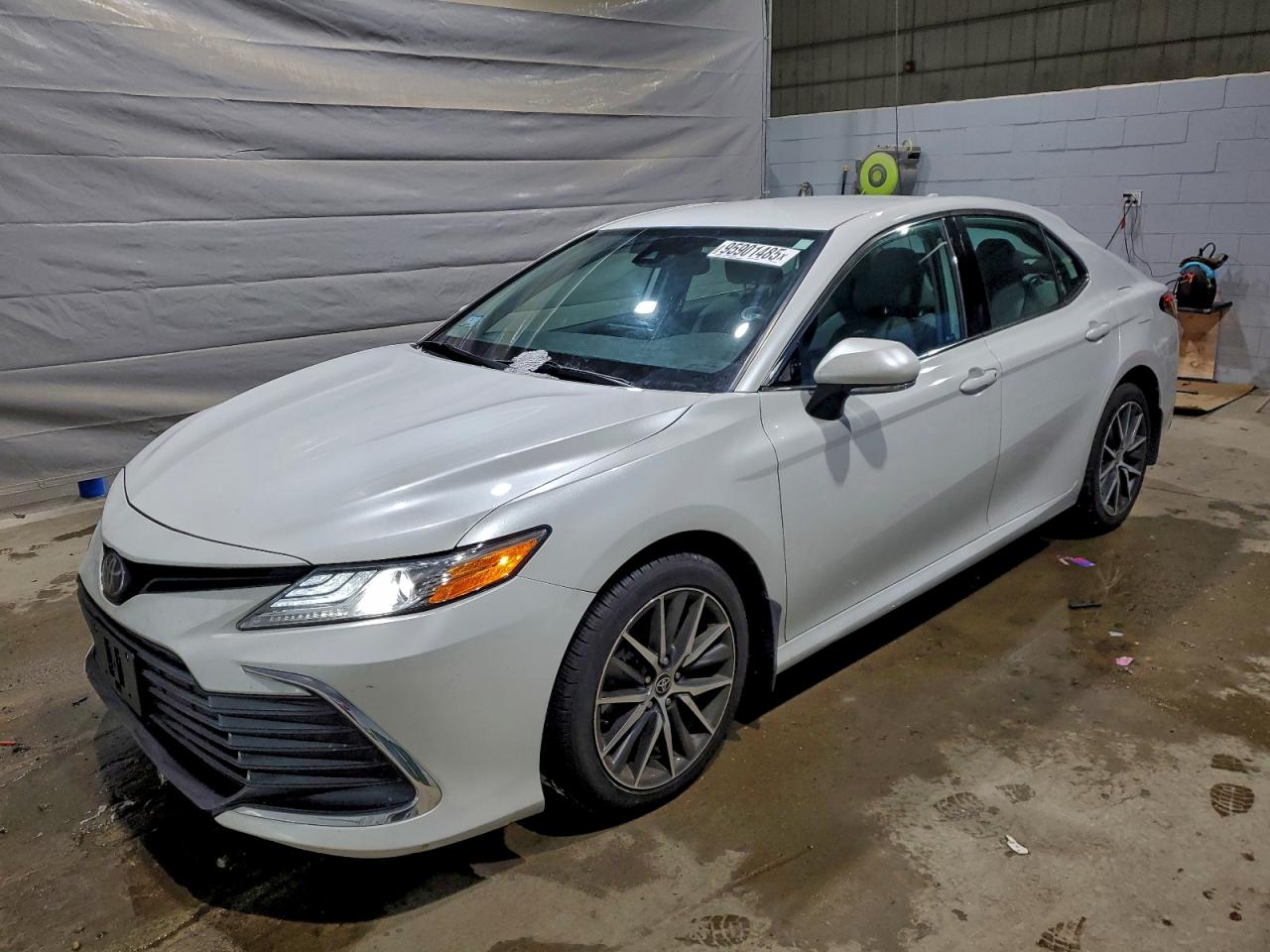 Toyota Camry Xle Image 1