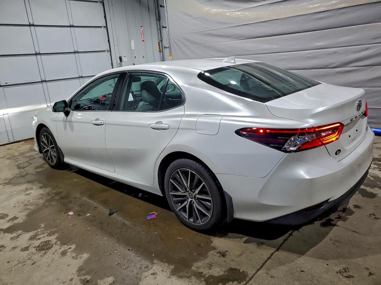 Toyota Camry Xle Image 8