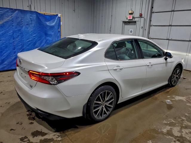 Toyota Camry Xle Image 9