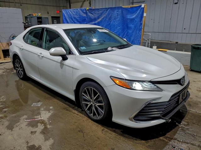 Toyota Camry Xle Image 3