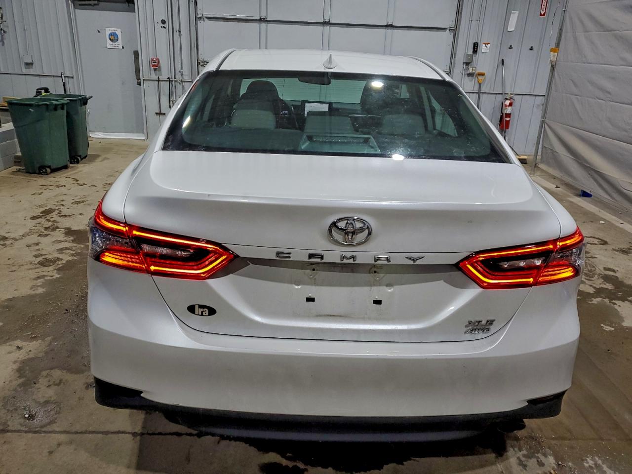 Toyota Camry Xle Image 2