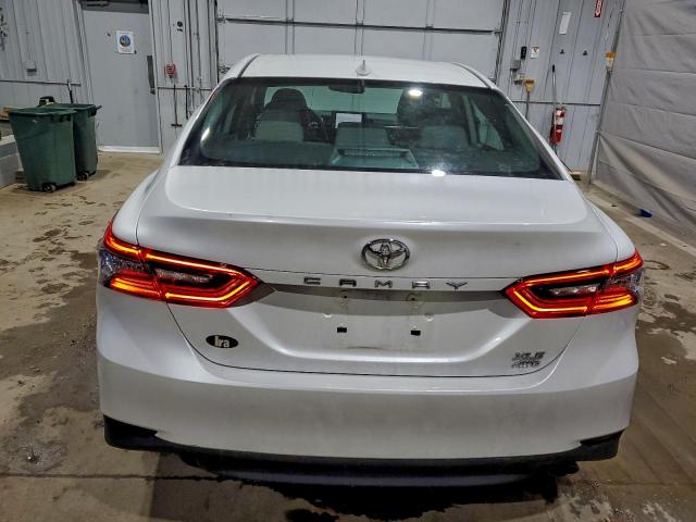 Toyota Camry Xle Image 2
