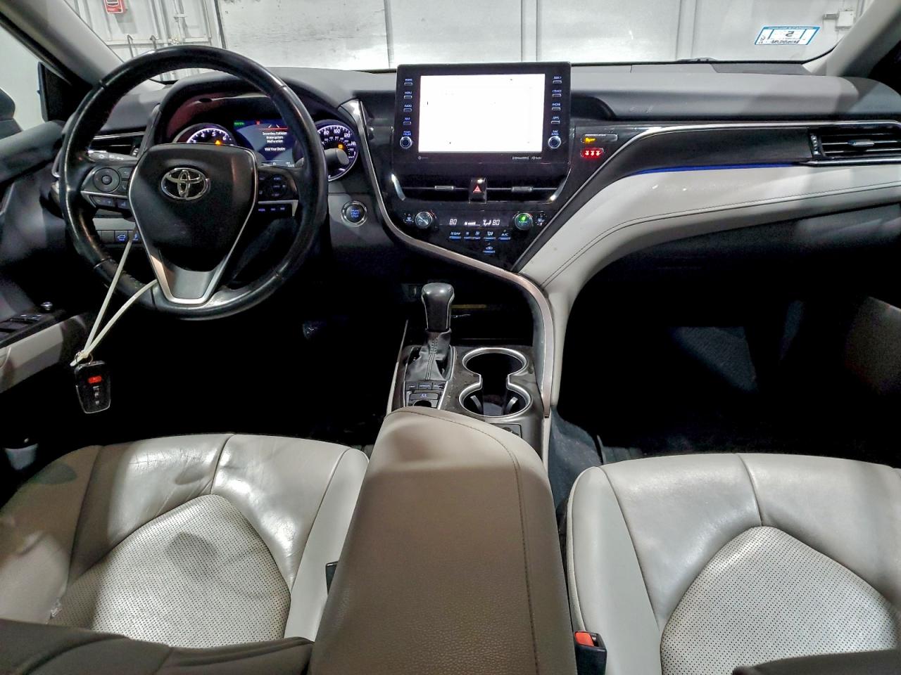 Toyota Camry Xle Image 12