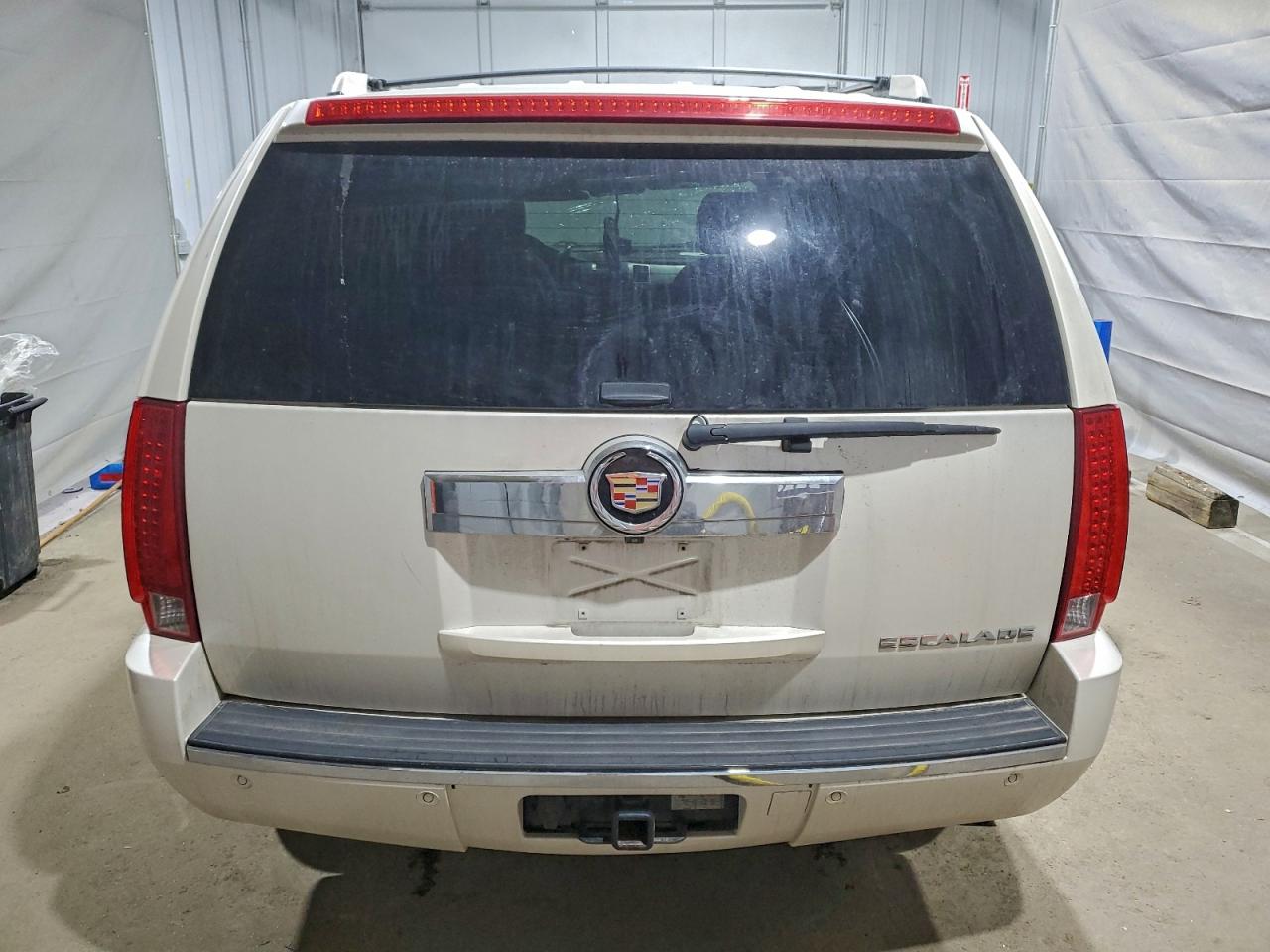 Cadillac Escalade Luxury Image 3