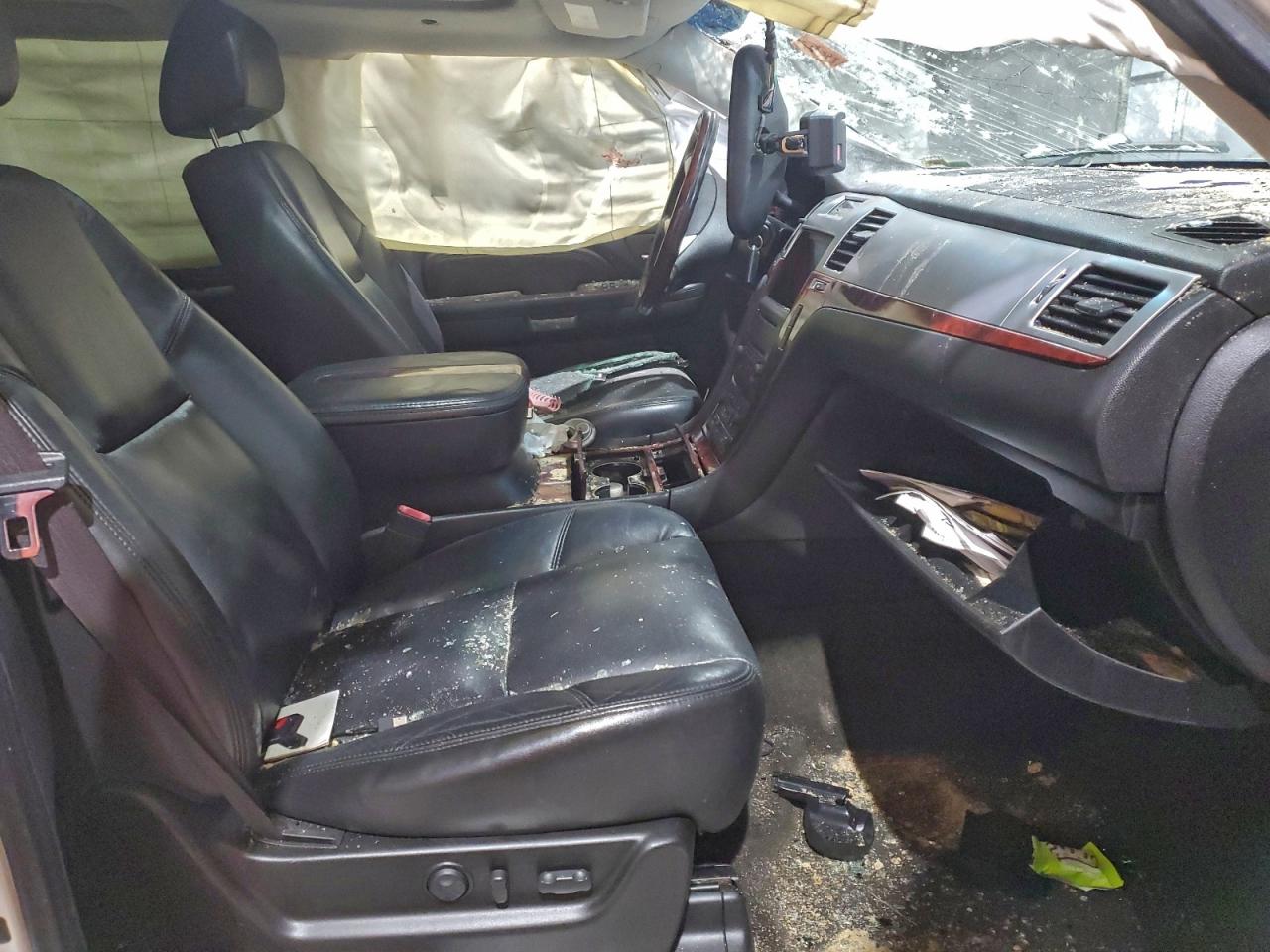 Cadillac Escalade Luxury Image 4