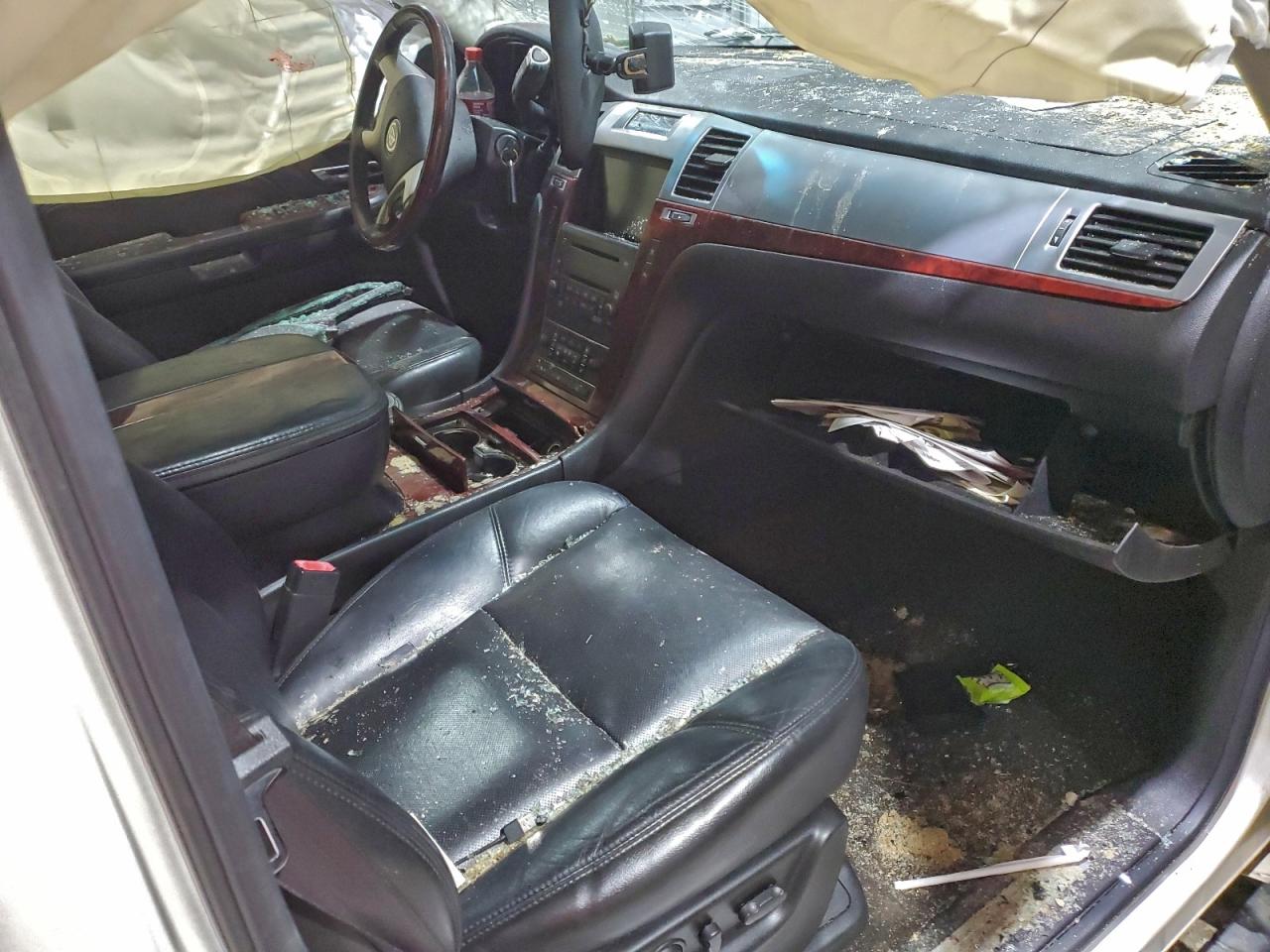 Cadillac Escalade Luxury Image 11