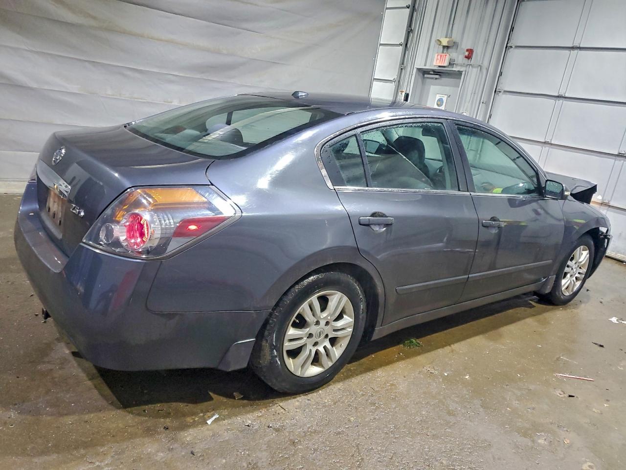 Nissan Altima Base Image 12