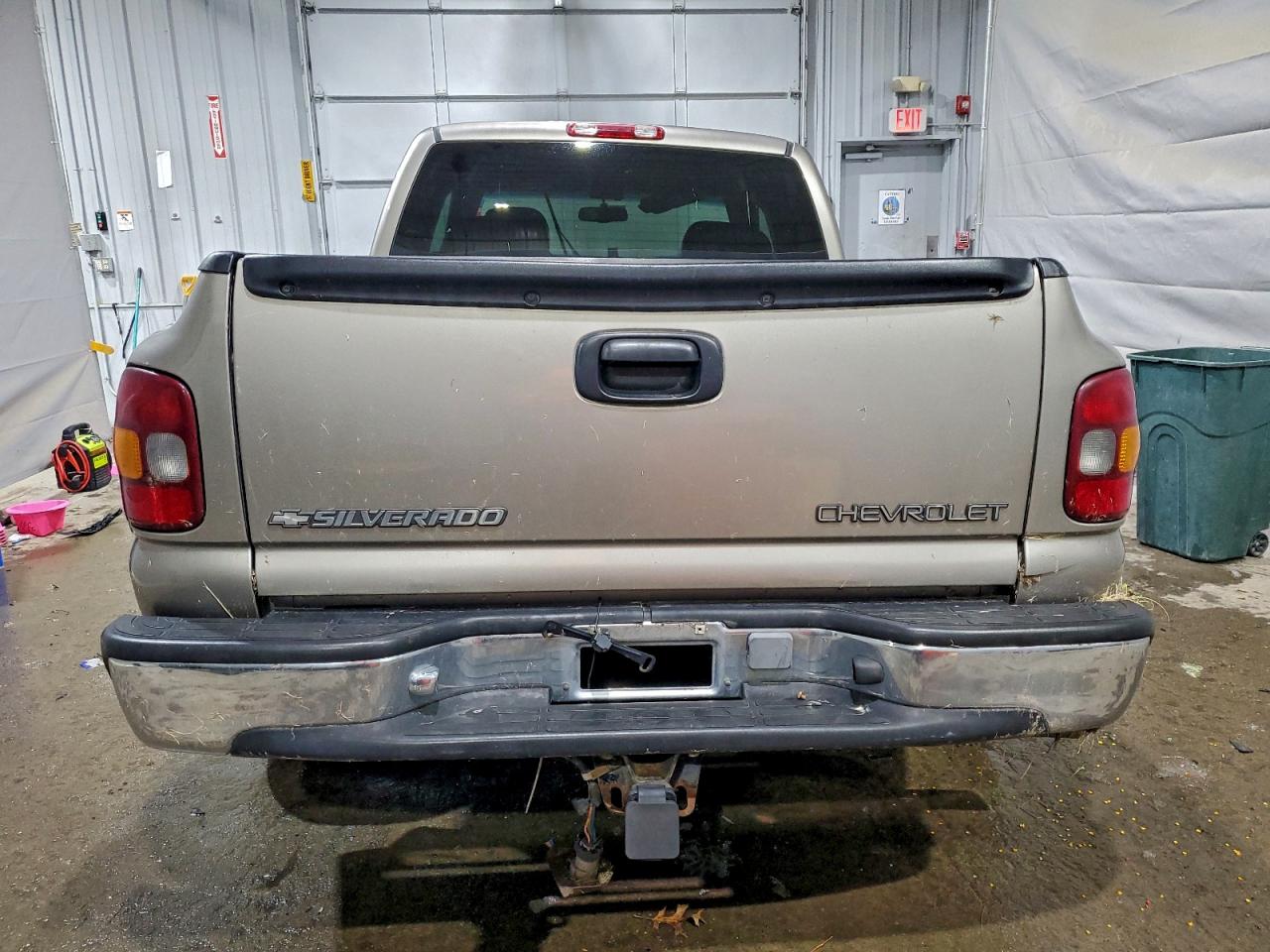 Chevrolet Silverado C1500 Image 2